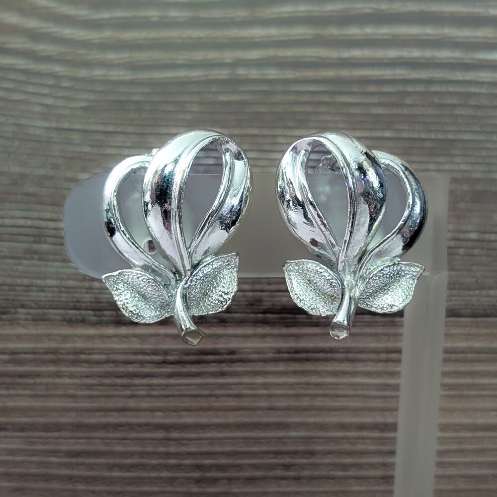 Vintage Clip On Earrings 1.25" Large Silver Tone Statement Leaf Like